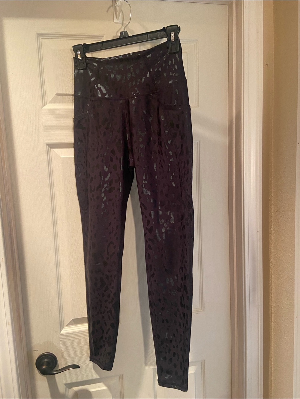 High-Waist Leopard Shine Leggings in Black